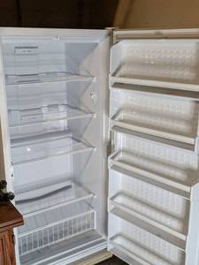lot 6 image: Crosley Shelvador upright freezer, ...