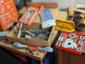 lot 14 image: Craftsman bench saw molding set, mi...