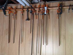 lot 19 image: 6 18 heavy duty woodworking clamps...