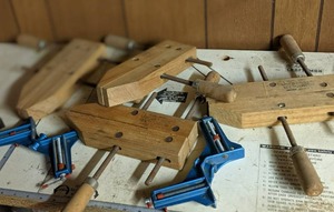lot 22 image: 4 10 wood clamps and 2 globemaster...