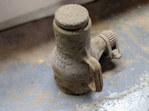 lot 50 image: Antique 25 ton jack (see photos )...