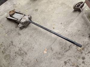 lot 125 image: Craftsman 3 ton hydraulic floor jac...