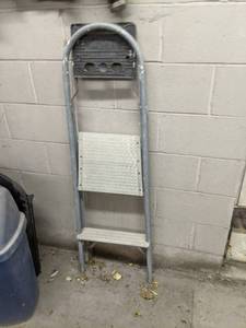 lot 127 image: 2 step steps tool, 53 tall...