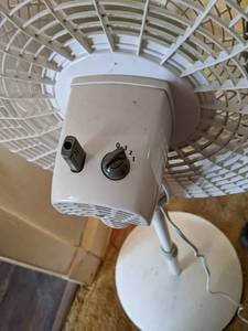 lot 154 image: 49 oscillating fan, it works well....