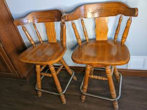 lot 158 image: 2 barstools, 21.2516.537...