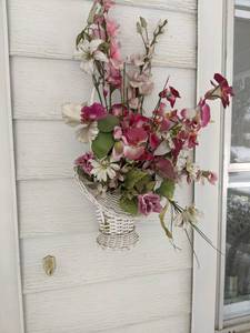 lot 162 image: 6 hanging plants, wind chimes, hang...