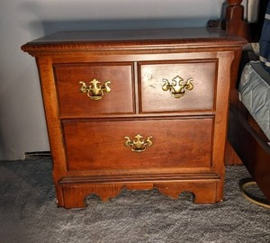 lot 183 image: Vintage 2 Drawer Nightstand (26.5 ...