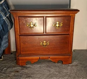 lot 185 image: Vintage 2 Drawer Nightstand (26.5 ...