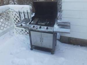 lot 52 image: Thermos stainless grill with 3 gril...