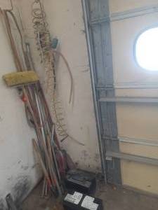 lot 54 image: Jumper cables, siphon, air hose, 2 ...