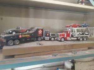 lot 70 image: 1 Peterbilt car hauler truck with 4...