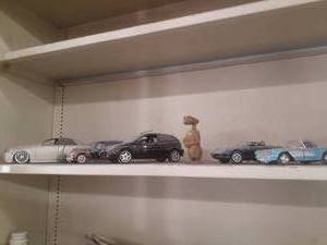 lot 77 image: 5 collectible cars, ET figurine,  a...
