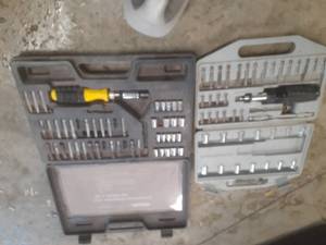 lot 112 image: 2 Ratcheting screwdriver and bit se...