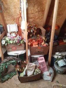 lot 286 image: Enormous Lof of Large Totes Full of Floral Decor, Home Decor, Craft Items (1) Tote is Full of Toys