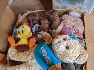 lot 249 image: Box of Stuffed Of Stuffed Animals ...
