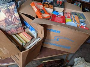 lot 254 image: Box of Books (Stephen King, Tom Saw...