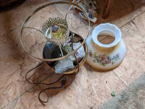 lot 256 image: Vintage Lamp with Neat Rocks inside...