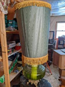 lot 260 image: Huge Vintage Table Lamp 19 Shade, ...