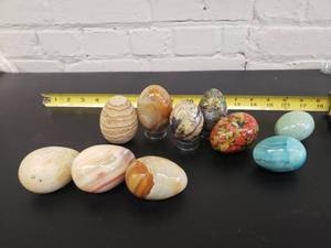 lot 31 image: Stone Decor Egg Group