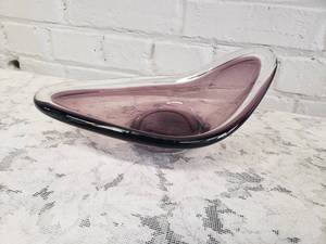 lot 60 image: Vintage Sculptural Art Glass Bowls