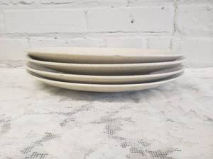 lot 32 image: Red Wing Bob White Plates, set of 4