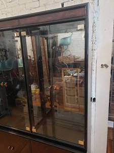 lot 10 image: Black Lacquer Henredon Display Cabinet