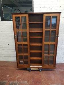 lot 3 image: Mission Style Sliding 3 Door Cabinet