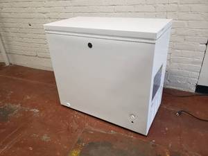 lot 145 image: GE White Chest Freezer FCM7SKAWW