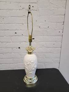 lot 49 image: Vintage Porcelain and Brass Table Lamp