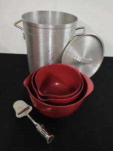 Collection of Kitchen Items