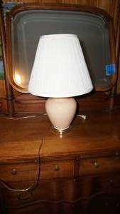 lot 18 image: Electric Night Stand Lamp W Shade