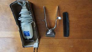 lot 66 image: Model SC Chic Single Cut Electric Hair Cipper--Hand Hair Clipper--Comb