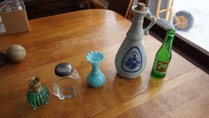 lot 75 image: Five Miscellaneous Items--7 Up Bottle--Small Turquois Vase--A Ceramic Decanter W Handle & Plug--Glass Container With Screw On Cover--Small Antique Lamp W Wick, But No Chimney