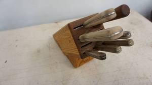 lot 167 image: Seven Knives & A Chicago Cutlery Knife Block For Storage Of Knives
