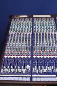 lot 3 image: MIDAS Verona Professional Audio Mixing Board  Console