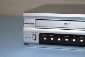 lot 29 image: GoldStar GBV441 Progressive Scan DVD  4-Head HiFi VCR Combo Combination Unit