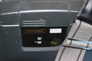 lot 31 image: Sony DSR-450WL 23 3CCD Pro Video Camera  Camcorder with Canon Zoom Lens