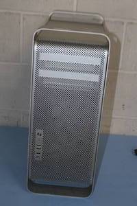 lot 46 image: Apple Power Mac G5 - Model A1186 - Tower Computer