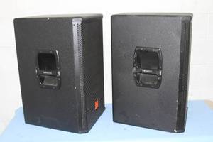lot 51 image: PAIR of JBL MRX500-Series MRX-515 Portable 15 Two Way Bass Reflex Main PA Pro Audio Speaker System