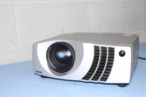 lot 124 image: Sony VPL-PX21 3LCD Conference Room  Home Theater Pro Video Projector
