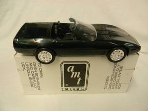 NEW IN BOX - AMTERTL 125 Scale 1994 CHEVROLET CORVETTE CONVERTIBLE (POLO GREEN MET.) Promo Car Model - GREAT PIECE - SEE PICTURES