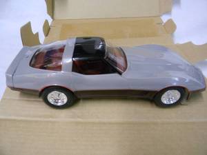 NEW IN BOX - AMTERTL 125 Scale 1982 CHEVROLET CORVETTE (SILVERDARK CLARET) Promo Car Model - GREAT PIECE - SEE PICTURES