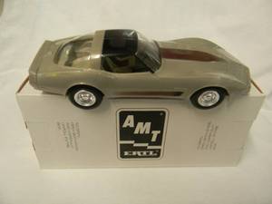 NEW IN BOX - AMTERTL 125 Scale 1982 CHEVROLET CORVETTE (SILVER) Promo Car Model - GREAT PIECE - SEE PICTURES