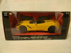 NEW IN BOX - GM OFFICIAL LICENSED PROMO MODEL125 Scale 2015 CHEVROLET CORVETTE STINGRAY CONVERTIBLE (YELLOW) GREAT PIECE - SEE PICTURES