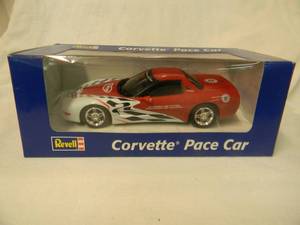 NEW IN BOX - REVELL PROMO MODEL125 Scale CHEVROLET CORVETTE PACE CAR LE MANS (REDWHITE) GREAT PIECE - SEE PICTURES