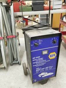 lot 312 image: NAPA 85-1250 Battery Charger & Starter 20060402 Amp