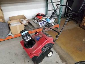 lot 317 image: Toro Power Clear Electric Start Snowblower 21