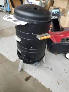 lot 319 image: Americana Grills 5030 Electric Water Smoker