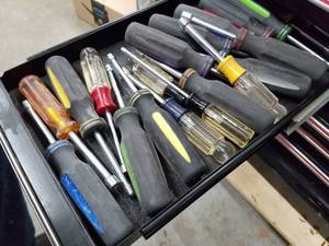 lot 326 image: Lot of (17) Nutdrivers