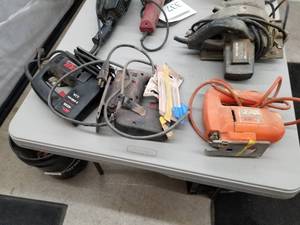 lot 335 image: Lot of (3) Jig Saws - Skil 4235, Skil 4235, Black & Decker Two-Speed